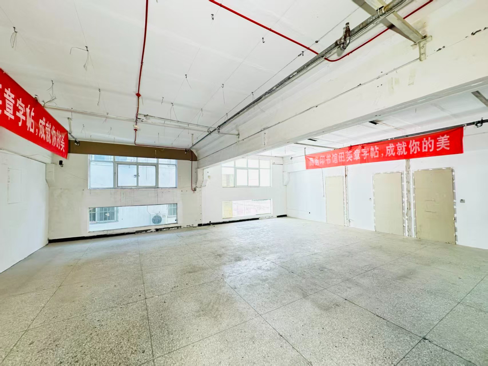 广州市场中街重点吸引人工智能应用、数字经济、电商直播、智能制造服务、软件开发、科技创新企业及创业团队入驻